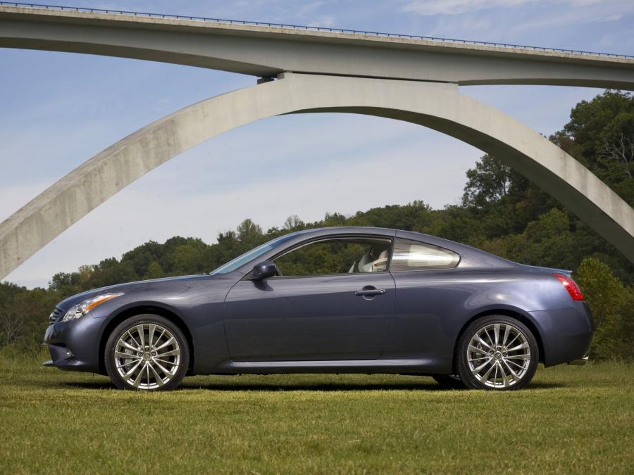  Infiniti G37x S Coupe 2010 года  (фото 2 из 3)